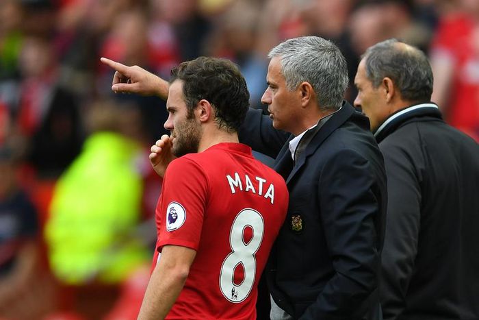 ___5552266___https:______static.pulse.com.gh___webservice___escenic___binary___5552266___2016___9___30___19___juan-mata-jose-mourinho-cropped_u91lvzg2qfh711liln2otvjpb_2