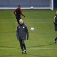 Manchester City's manager Pep Guardiola (C) trains with players on February 20, 2017