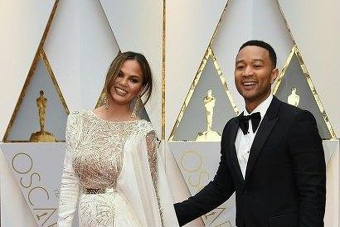 John Legend, Chrissy Teigen on the Oscars 2017 red carpet
