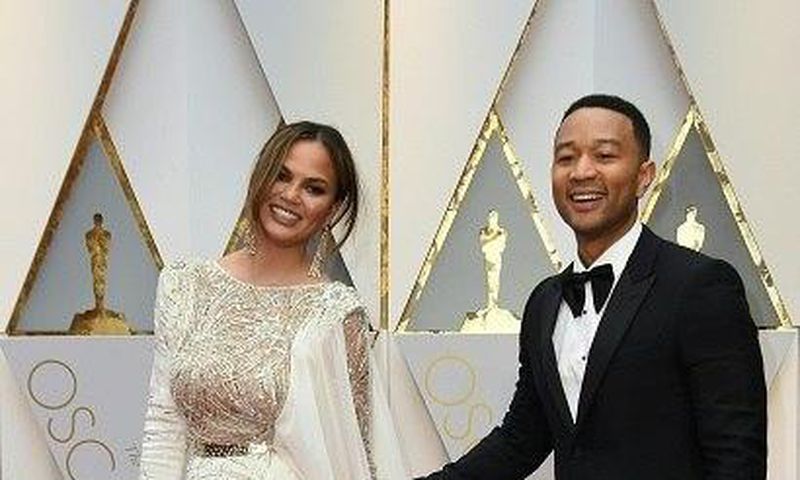 John Legend, Chrissy Teigen on the Oscars 2017 red carpet