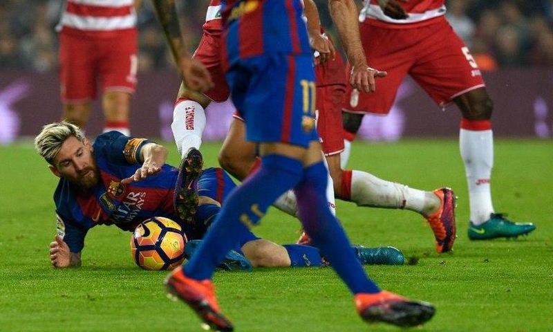 Barcelona's Argentinian forward Lionel Messi fights for the ball on the field during the Spanish league football match between FC Barcelona and Granada FC at the Camp Nou stadium in Barcelona on October 29, 2016