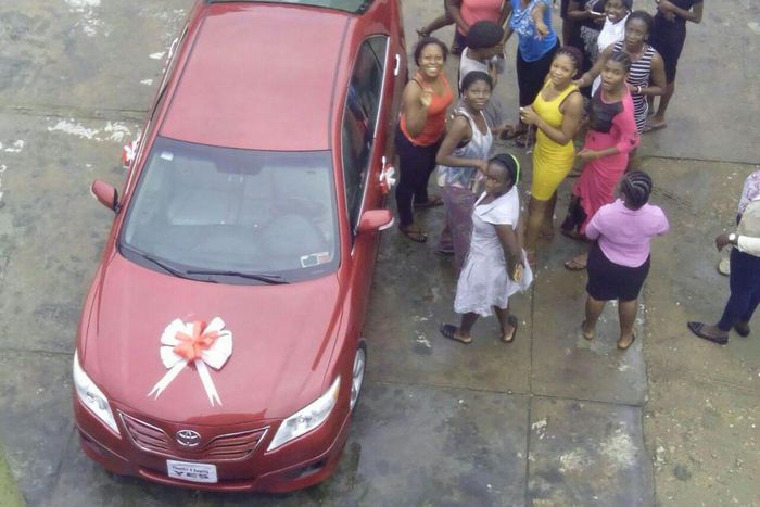 Man gifts girlfriend a car for saying 'Yes' to his marriage proposal