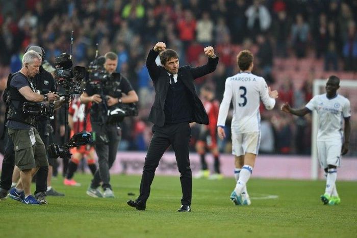 Chelsea's Italian head coach Antonio Conte celebrates at the end of the English Premier League football match between Bournemouth and Chelsea at the Vitality Stadium in Bournemouth, southern England on April 8, 2017