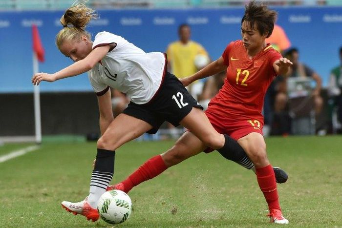 Tabea Kemme (left) of Germany clashes with China's Shuang Wang during their Rio 2016 Olympic women's quarter-final in Salvador, Brazil, on August 12, 2016