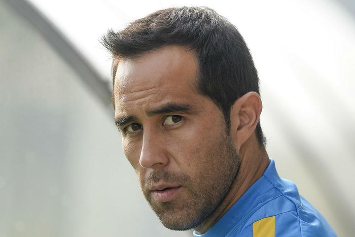 ___5426101___https:______static.pulse.com.gh___webservice___escenic___binary___5426101___2016___8___27___17___claudio-bravo-cropped_mupphnzu811c16ft3wjq89thq_2