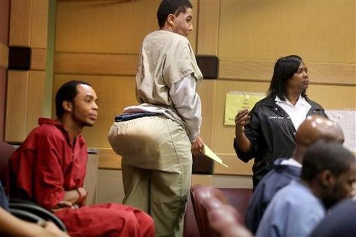 Ron Oneal Morris, center, appears at a 2015 hearing in Fort Lauderdale