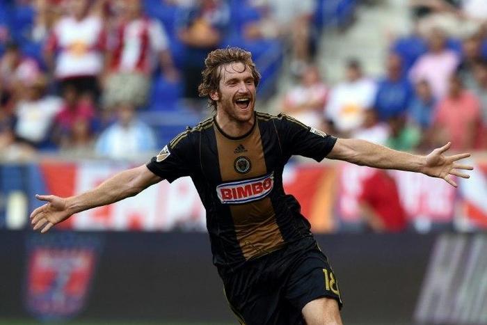 Venezuelan footballer Fernando Aristeguieta is among players in the US mourning the deaths of their compatriots and friends in Venezuela's deadly political crisis