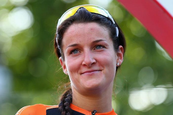 ___5332999___https:______static.pulse.com.gh___webservice___escenic___binary___5332999___2016___8___2___17___lizziearmitsteadcropped_1c0r3gjpz72mn1rez46qwj12d6