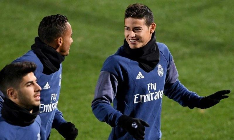 Real Madrid's midfielder James Rodriguez (R) has been marginalised in the past two seasons