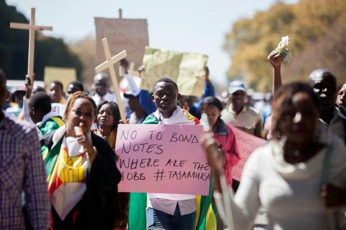 Zimabweans protest the introduction of new bond notes and youth unemployement on August, 3, 2016 in Harare