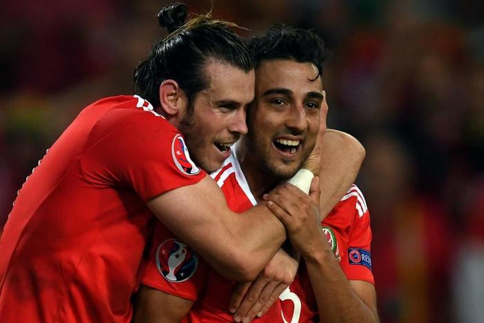 ___5218494___https:______static.pulse.com.gh___webservice___escenic___binary___5218494___2016___7___2___10___gareth-bale-neil-taylor-cropped_1j9yep9rbim4u1sxz0epbbgk71_2