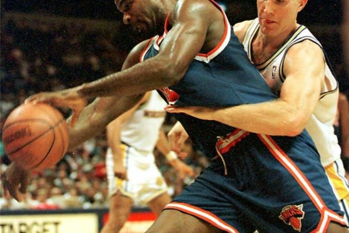 Charles Oakley (L) in his heyday as a key player in the New York Nicks squad, perennial playoff contenders from 1988-98