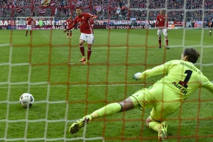 Bayern Munich's striker Robert Lewandowski scores a penalty during the German first division Bundesliga football match against Hamburg SV February 25, 2017