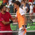 Alexander Zverev (L) beats Stan Wawrinka 4-6, 6-2, 6-1 in the Miami Open 4th round