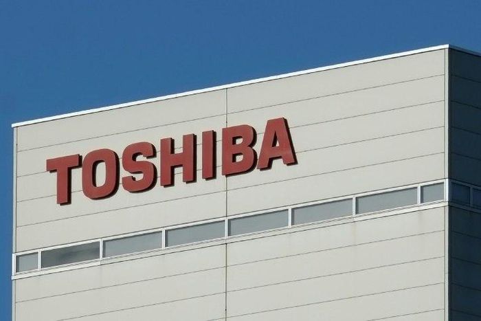 Toshiba's stock price dropped by 20.42 percent to 311.60 yen December 28, 2016, the largest fall allowed for a single day, about 30 minutes after the opening bell