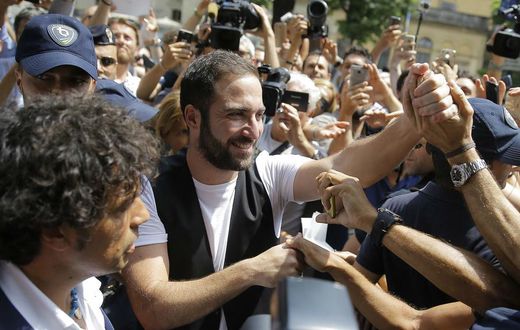 ___5318836___https:______static.pulse.com.gh___webservice___escenic___binary___5318836___2016___7___28___22___gonzalo-higuain-cropped_yh2diabezl001v7g4l5odfiem_2
