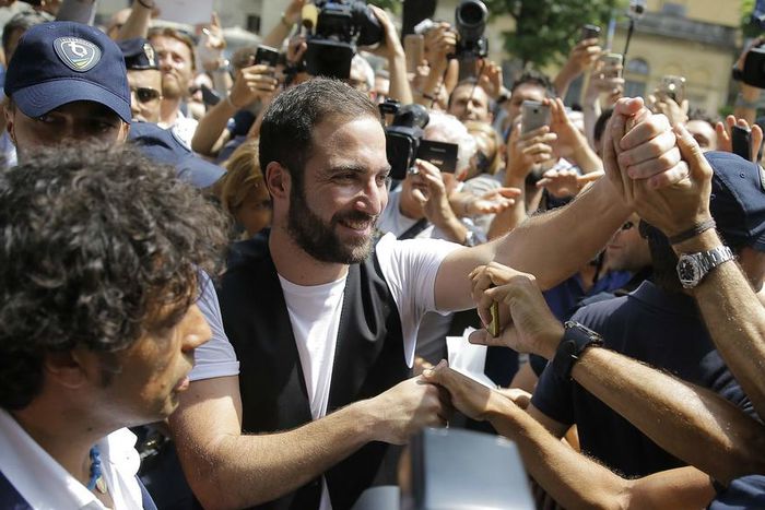 ___5318836___https:______static.pulse.com.gh___webservice___escenic___binary___5318836___2016___7___28___22___gonzalo-higuain-cropped_yh2diabezl001v7g4l5odfiem_2