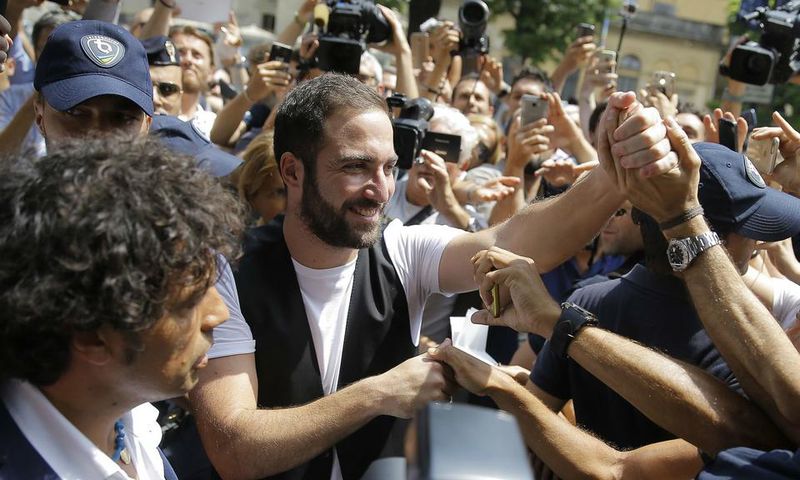 ___5318836___https:______static.pulse.com.gh___webservice___escenic___binary___5318836___2016___7___28___22___gonzalo-higuain-cropped_yh2diabezl001v7g4l5odfiem_2