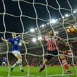 Southampton's striker Charlie Austin (C) heads in the opening goal in the first minute of the English Premier League football match between Southampton and Everton at St Mary's Stadium in Southampton, southern England on November 27, 2016