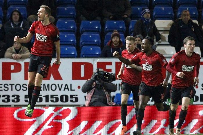 West Bromwich Albion's midfielder Darren Fletcher (L) celebrates after scoring on February 10, 2016