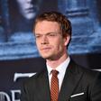 ___5005375___https:______static.pulse.com.gh___webservice___escenic___binary___5005375___2016___5___7___16___alfie-allen-cropped_1wo0888tem82x12smbg1lk0c8n