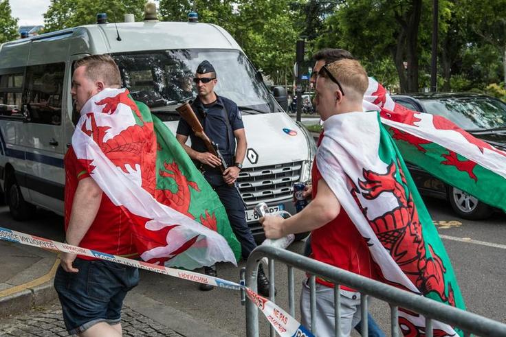 ___5217701___https:______static.pulse.com.gh___webservice___escenic___binary___5217701___2016___7___1___21___wales-fans-cropped_1esa3ya36srbsza6sa5w39ks8_2
