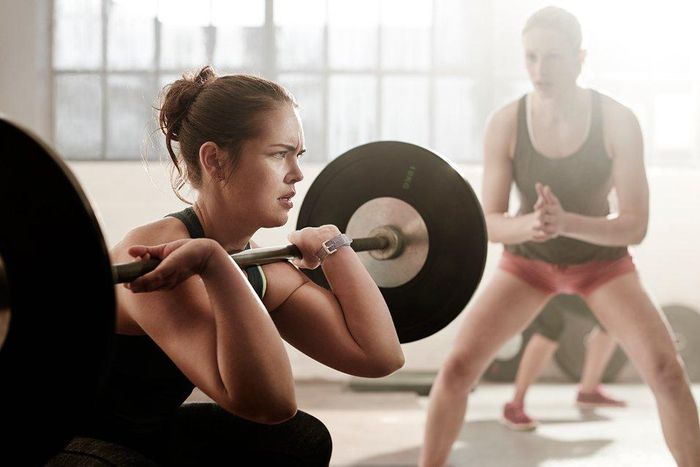 Top fitness trainer trains for 30 minutes i the gym.