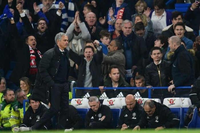 Manchester United's manager Jose Mourinho (L) starts walking toward the tunnel at the final whistle on October 23, 2016