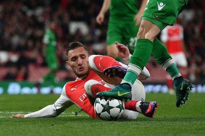 Arsenal's Spanish striker Lucas Perez (left) vies with Ludogorets' Brazilian defender Natanael Batista Pimienta during their UEFA Champions League match in London on October 19, 2016