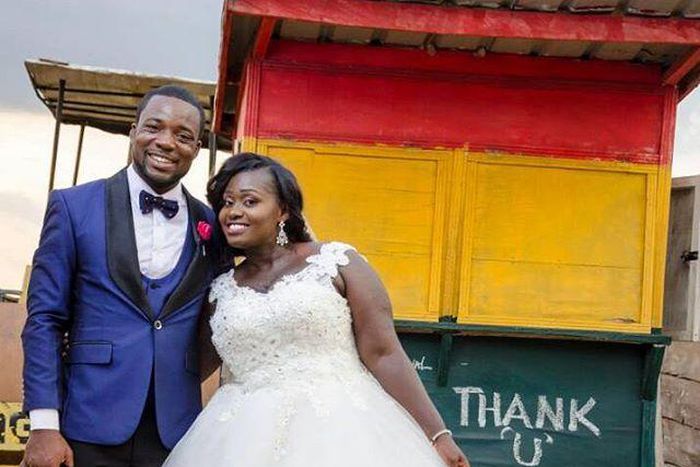 “Lotto Kiosk” couple takes post wedding photos at the same spot