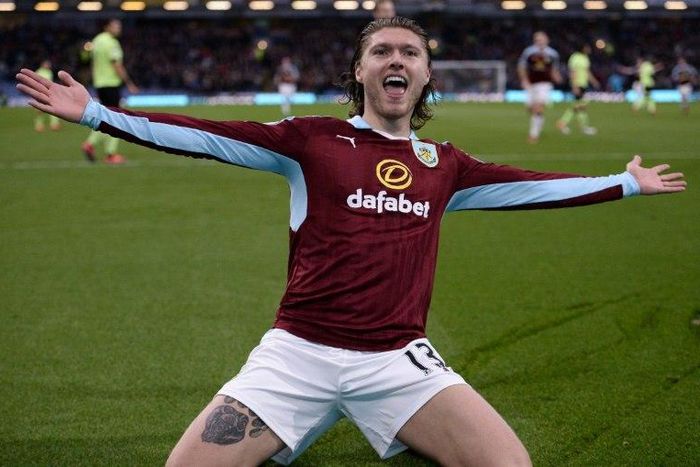 Burnley's Irish midfielder Jeff Hendrick celebrates after scoring their opening goal against Bournemouth on December 10, 2016
