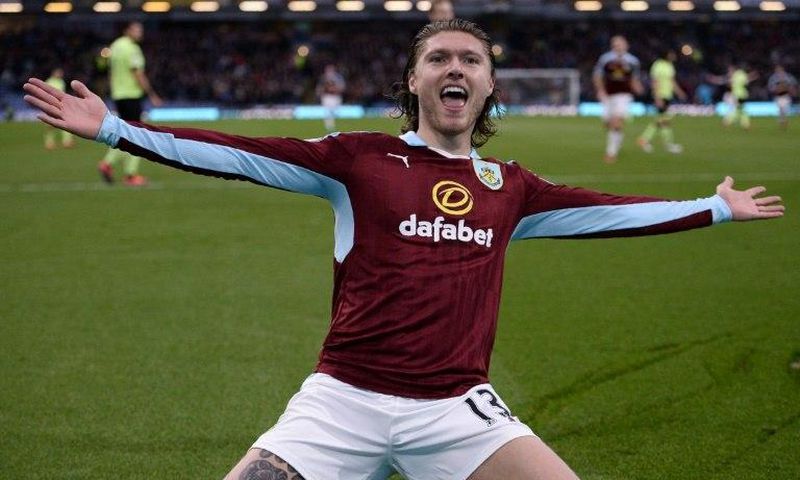Burnley's Irish midfielder Jeff Hendrick celebrates after scoring their opening goal against Bournemouth on December 10, 2016