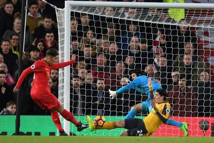 Roberto Firmino (L) scores against Arsenal as Liverpool beat Arsenal 3-1, form they need to beat Burnley