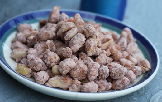 Sugar coated peanuts