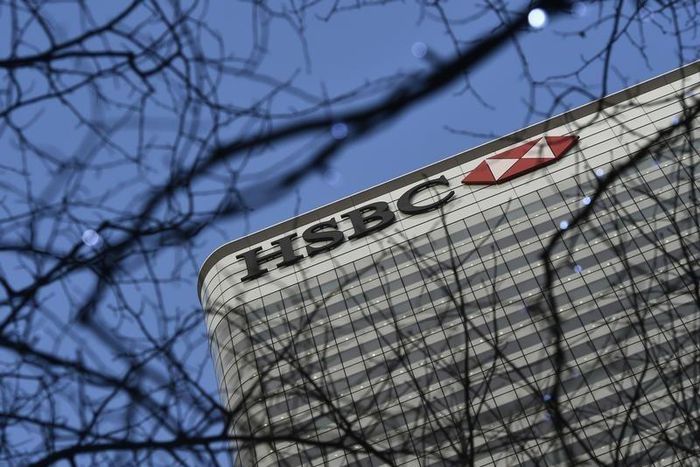 The HSBC headquarters is seen in the Canary Wharf financial district in east London, Britain February 15, 2016.