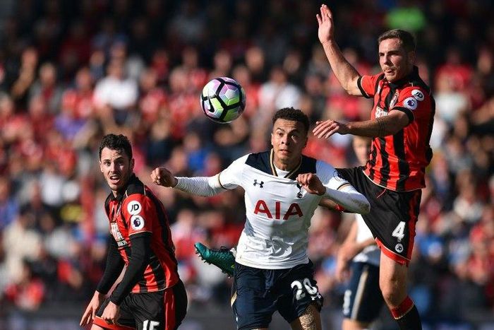 Tottenham Hotspur's midfielder Dele Alli vies with Bournemouth's defender Adam Smith (L) and Bournemouth's midfielder Dan Gosling (R) during the English Premier League football match between Bournemouth and Tottenham Hotspur on October 22, 2016