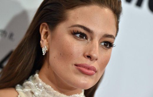 ___5977438___https:______static.pulse.com.gh___webservice___escenic___binary___5977438___2016___12___31___21___ashley-graham_0