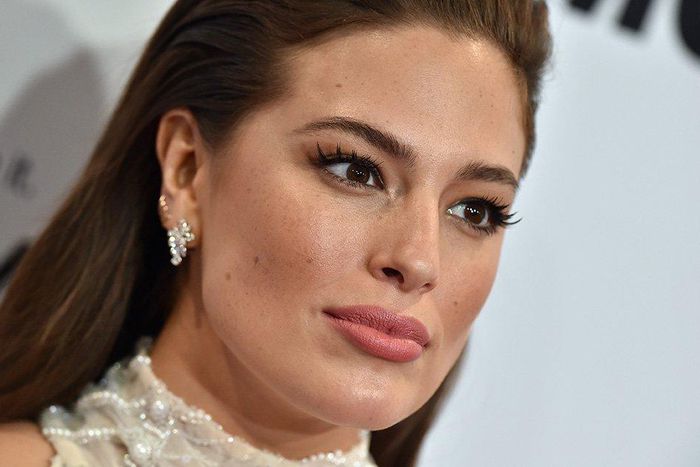 ___5977438___https:______static.pulse.com.gh___webservice___escenic___binary___5977438___2016___12___31___21___ashley-graham_0