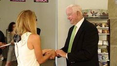 Bride walked down the aisle by man who received her father's heart