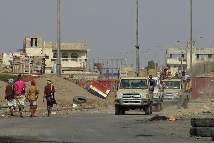 Yemeni pro-government forces are seen at the eastern entrance of Hodeida city on December 29, 2018