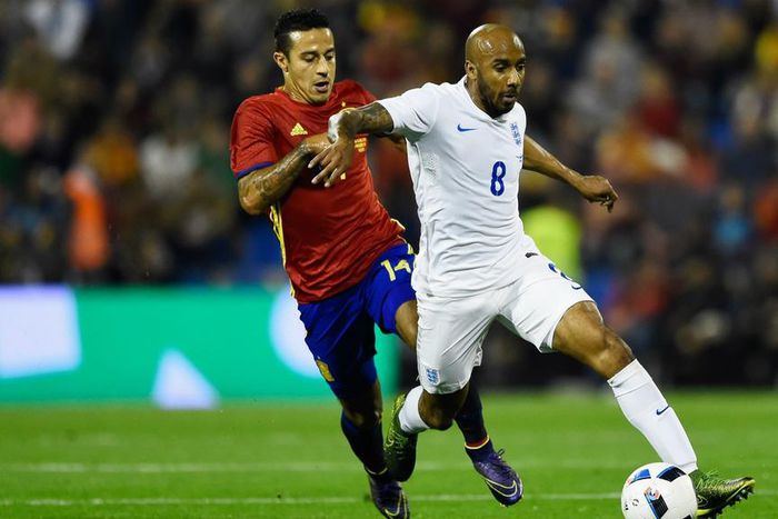 ___5367195___https:______static.pulse.com.gh___webservice___escenic___binary___5367195___2016___8___11___14___thiago-alcantara-fabian-delph-cropped_kr192whzi3c81m446uxo66kph