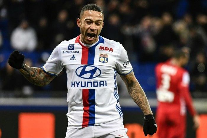 Lyon's forward Memphis Depay celebrates after scoring a goal on February 8, 2017