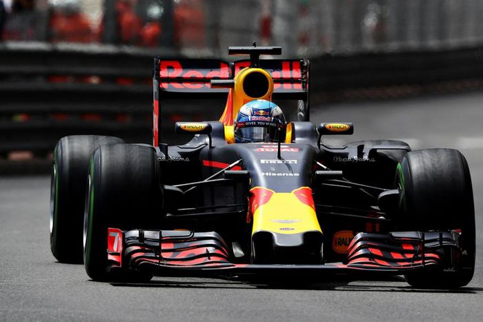 ___5089070___https:______static.pulse.com.gh___webservice___escenic___binary___5089070___2016___5___30___10___danielricciardo-cropped_1hjkt3v3mrtrk1fejq2kqt87c6