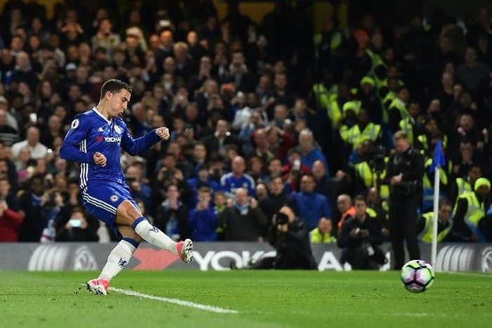 Chelsea's midfielder Eden Hazard scores his team's second goal during the English Premier League football match between Chelsea and Manchester City at Stamford Bridge in London on April 5, 2017