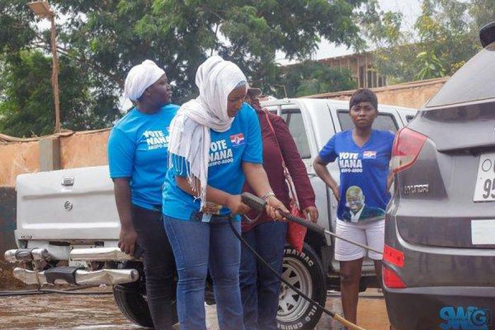 Dr. Bawumia's wife, Samira Bawumia joined other NPP loyal ladies to distribute party stickers