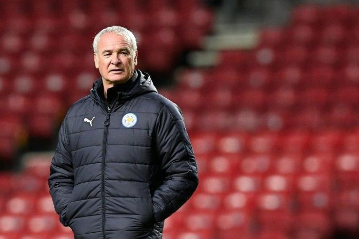 Leicester City's Italian manager Claudio Ranieri oversees a training session at the Parken stadium in Copenhagen, on November 1, 2016