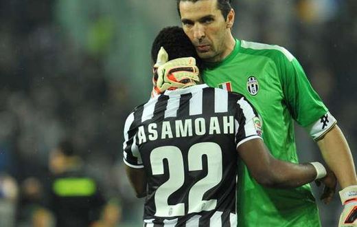 ___6788969___https:______static.pulse.com.gh___webservice___escenic___binary___6788969___2017___6___6___0___kwadwo-asamoah-gianluigi-buffon-juventus_r1a2u3hv8plr126u89er0ynqs
