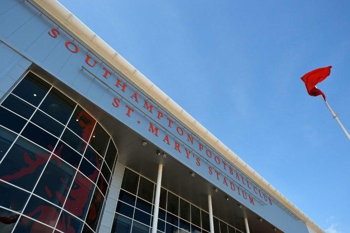 A Chinese real estate company is in talks ato buy Southampton FC in a deal potentially worth 200 million pounds ($250 million)