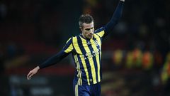 Fenerbahce's Dutch forward Robin van Persie suffered a torn eyelid during his team's clash with Akhisar Belediyespor