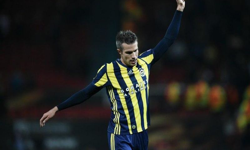 Fenerbahce's Dutch forward Robin van Persie suffered a torn eyelid during his team's clash with Akhisar Belediyespor